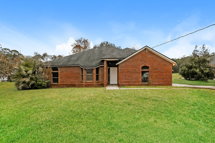 Foto principal - 4-Bedroom Brick Home in Jacksonville, FL