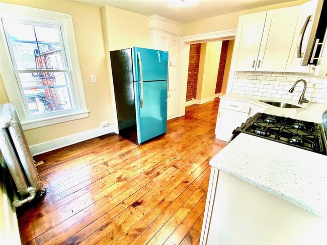 Foto del edificio - 221 8th St