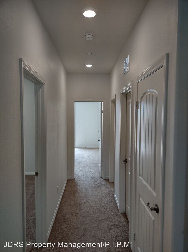Building Photo - 7 br, 4.5 bath House - 7921 Swiftwater Court