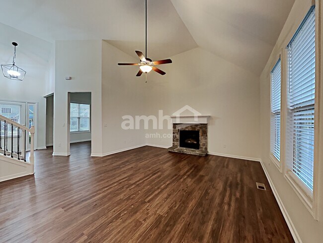 Foto del edificio - 1135 Blankets Creek Dr