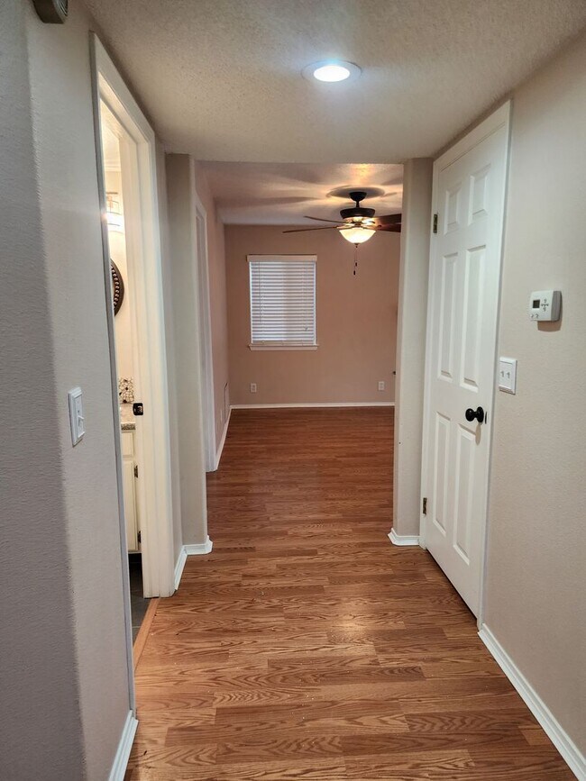 Foto del edificio - 3301 Chuckwagon St