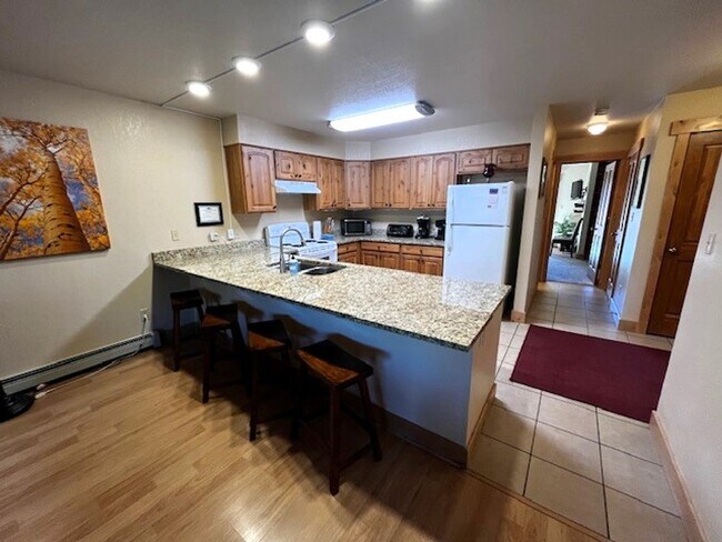 Foto del edificio - Long Term Rental- Lagoon Townhomes 720D