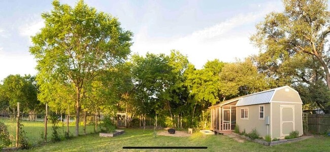 Building Photo - 740 Trinity St