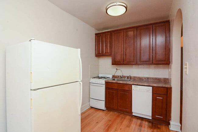 Building Photo - 245-1245 Elmwood Ave