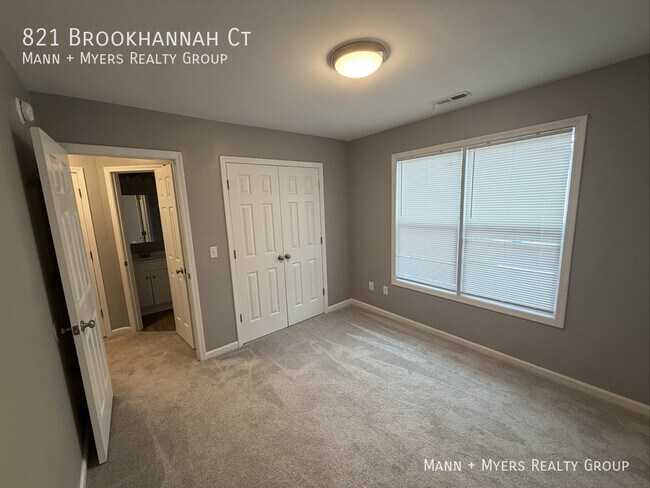 Foto del edificio - 821 Brookhannah Ct