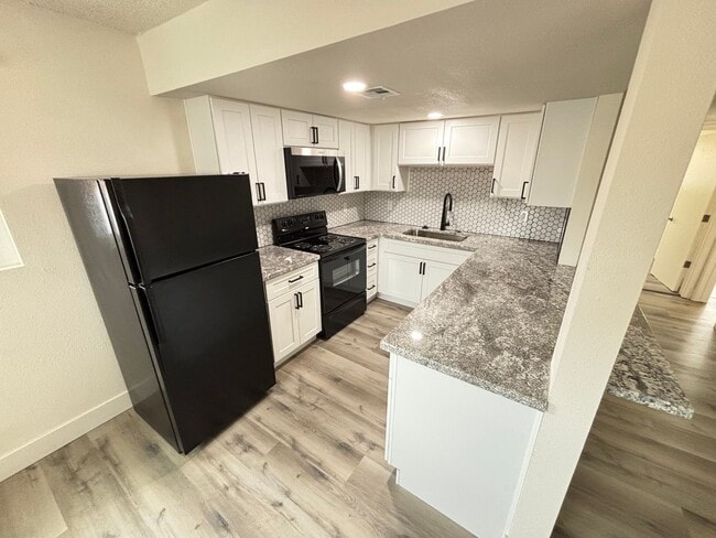 Building Photo - 529 Kolson Cir