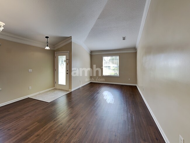 Foto del edificio - 804 Templeton Ln