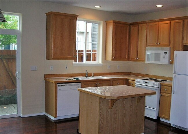 Building Photo - 3 br, 2.5 bath House - 5881 SE 15th Drive