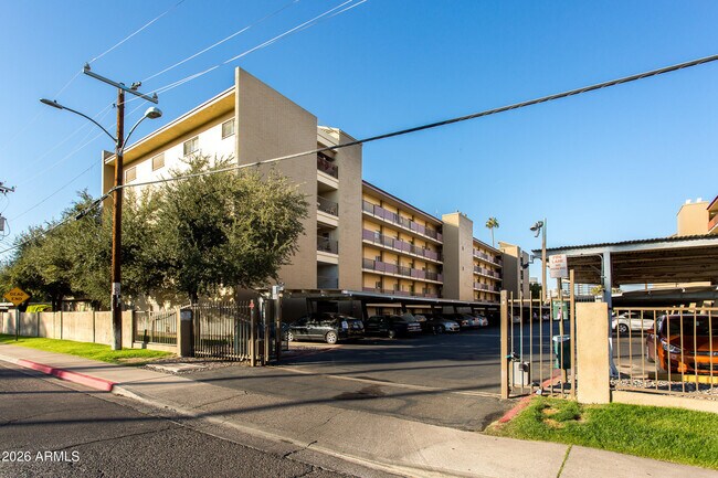 Foto del edificio - 353 E Thomas Rd