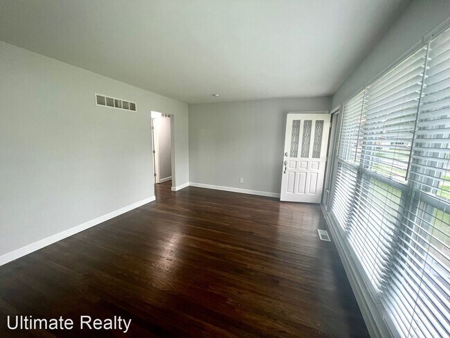 Foto del edificio - 3 br, 1 bath House - 1055 Canisius Ln.