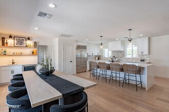 Building Photo - 6001 E Larkspur Dr