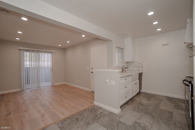Foto del edificio - 1 br, 1 bath Condo - 3640 Oak Creek Drive E