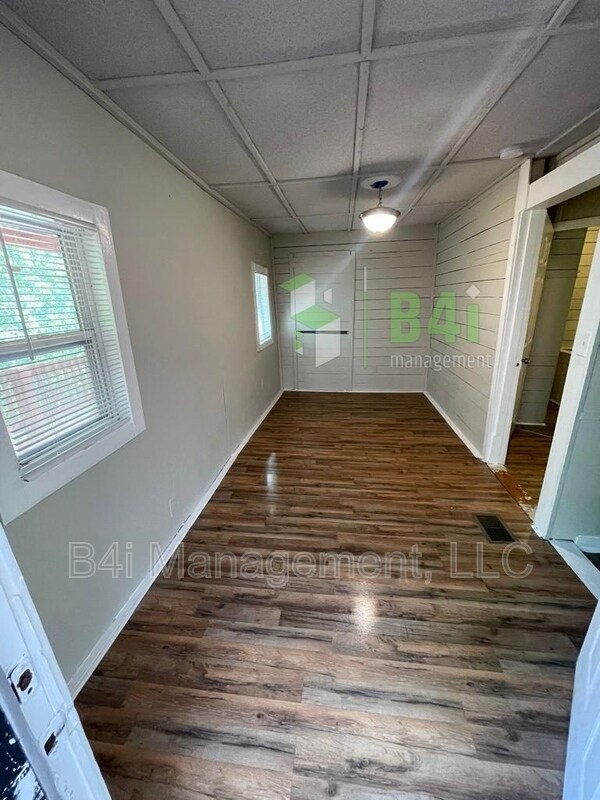 Foto del edificio - 1583 Elm St NE