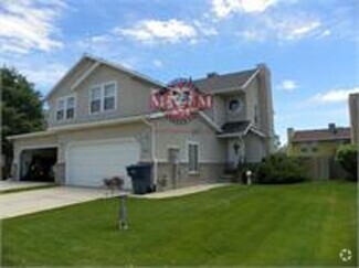 Building Photo - 748 Village Way N
