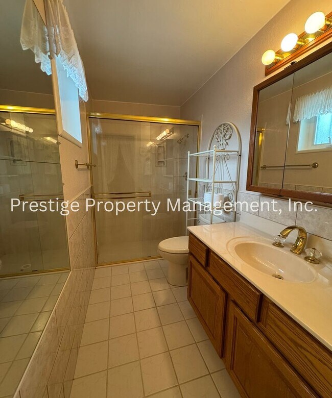 Foto del edificio - This 3/2 East Side Home Has It All AND more!