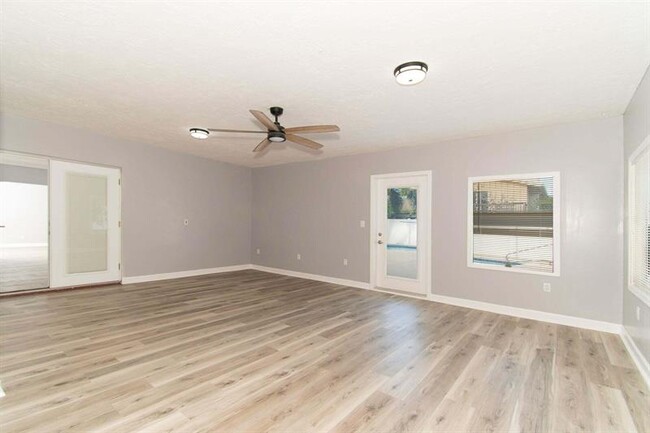 Building Photo - 1571 SW 13th Dr
