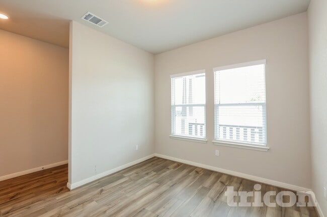 Foto del edificio - 13511 Emerson Wy