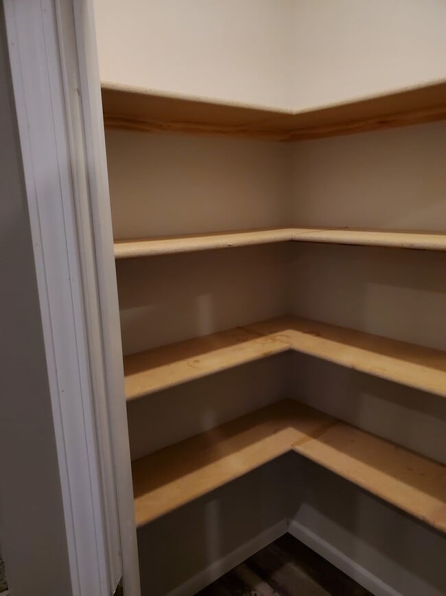 Building Photo - 420 S Longbranch Dr