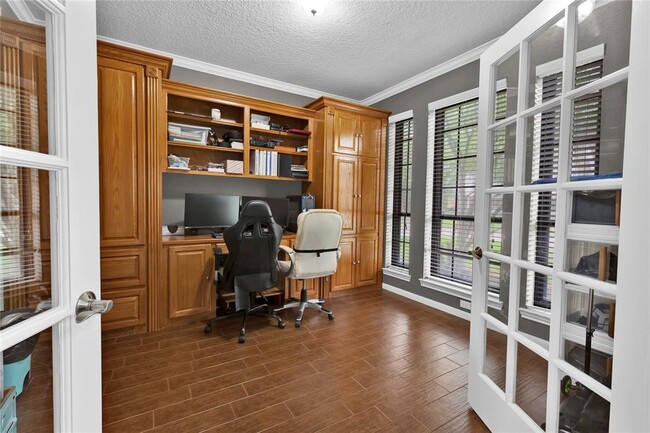 Building Photo - 25823 Lake Lawn Dr