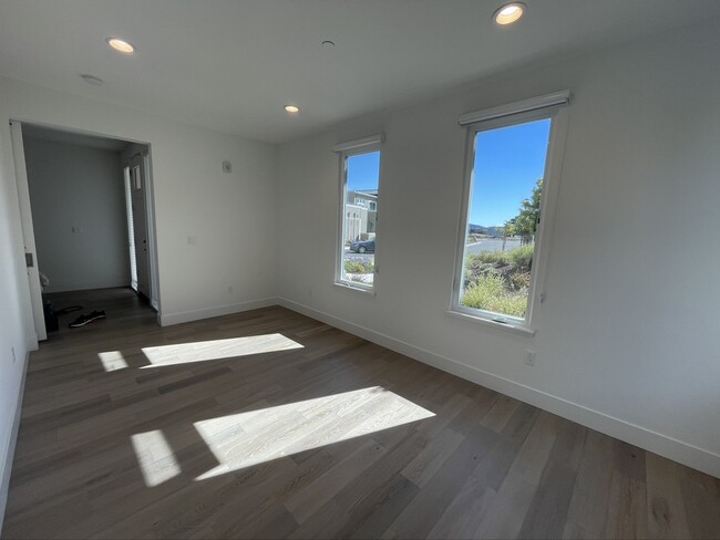 Building Photo - 1 Waterline Pl