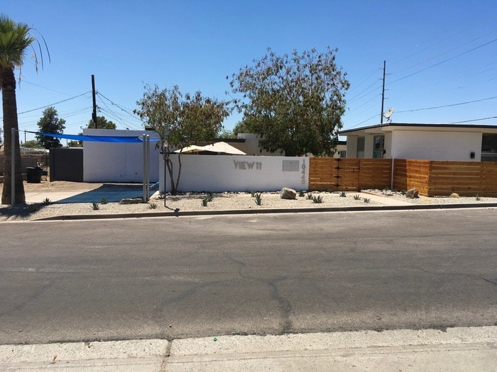 Primary Photo - 10440 N 11th Ave