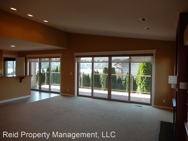Foto del edificio - 2 br, 2.5 bath House - 213 Apple St
