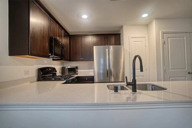 Foto del edificio - 2733 Slatewood Dr