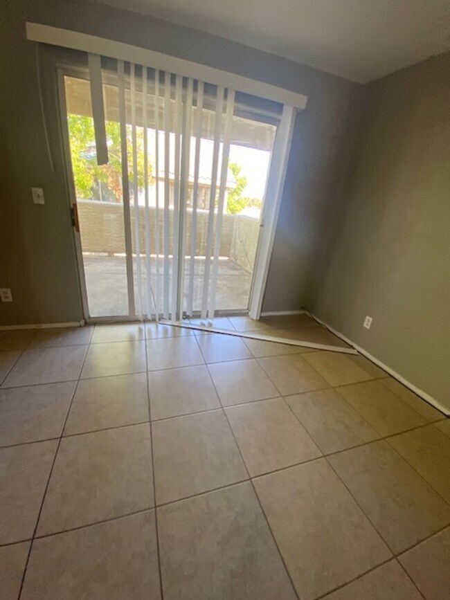 Building Photo - Very Nice Second Floor Condo!!!