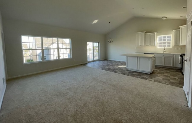 Building Photo - Stunning 4 bedroom 2.5 Bathroom Home in Ma...