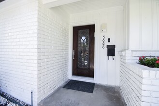 Building Photo - 5666 Overbrook Ln Building Photo - 5666 Overbrook Ln