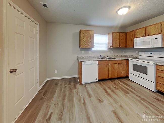 Foto del edificio - 5851 Prairie Meadow Dr