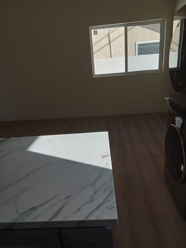 Building Photo - 1164 E Adams Blvd