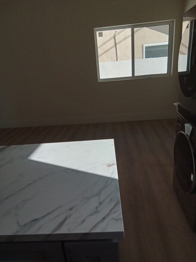 Foto del edificio - 1164 E Adams Blvd