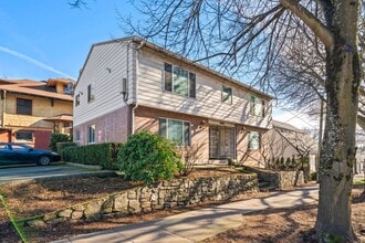 Building Photo - 1124 NE 21st Ave