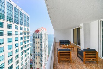Building Photo - 1200 Brickell Bay Dr