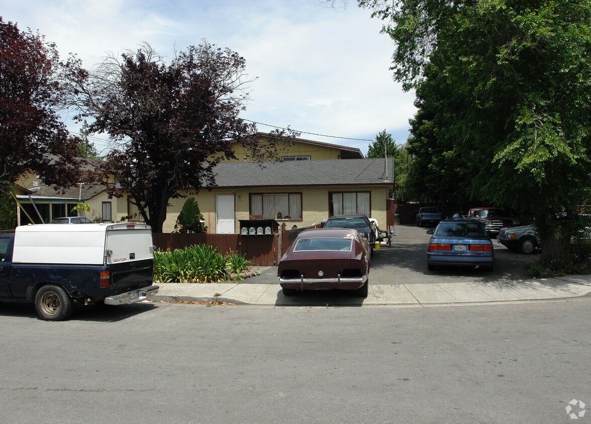Foto del edificio - 2154 Reinert Ct