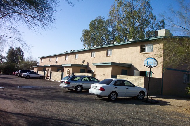 Building Photo - Roma Townhomes