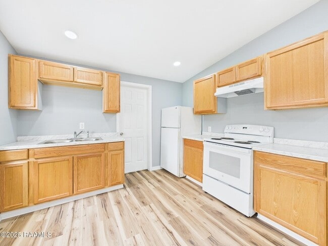 Building Photo - 300 Gauthier Rd