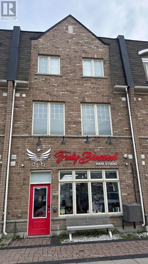 Photo du bâtiment - 115 Inspire Blvd