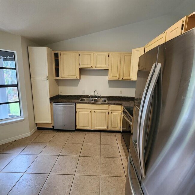 Foto del edificio - 1162 Gage Ave