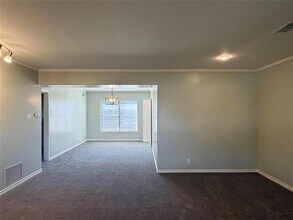 Building Photo - 6111 Bandera Ave