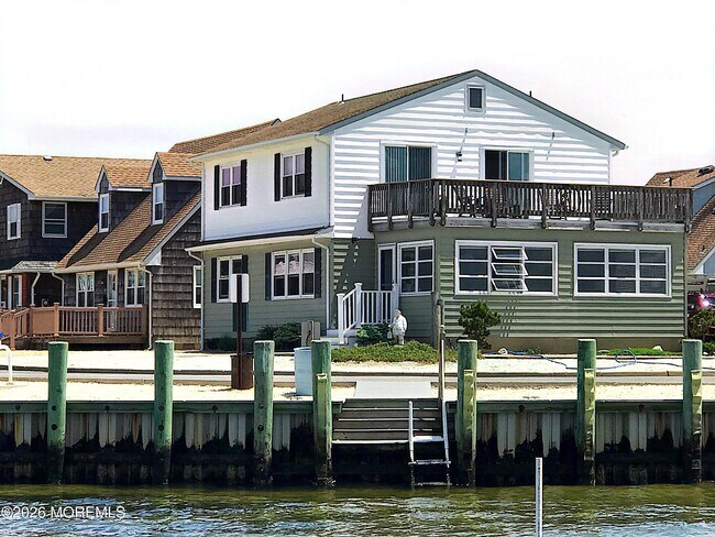 Foto del edificio - 331 Roberts Ave