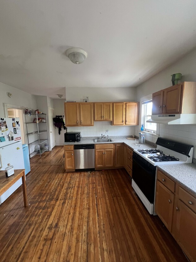 Primary Photo - 68 Willow Ave