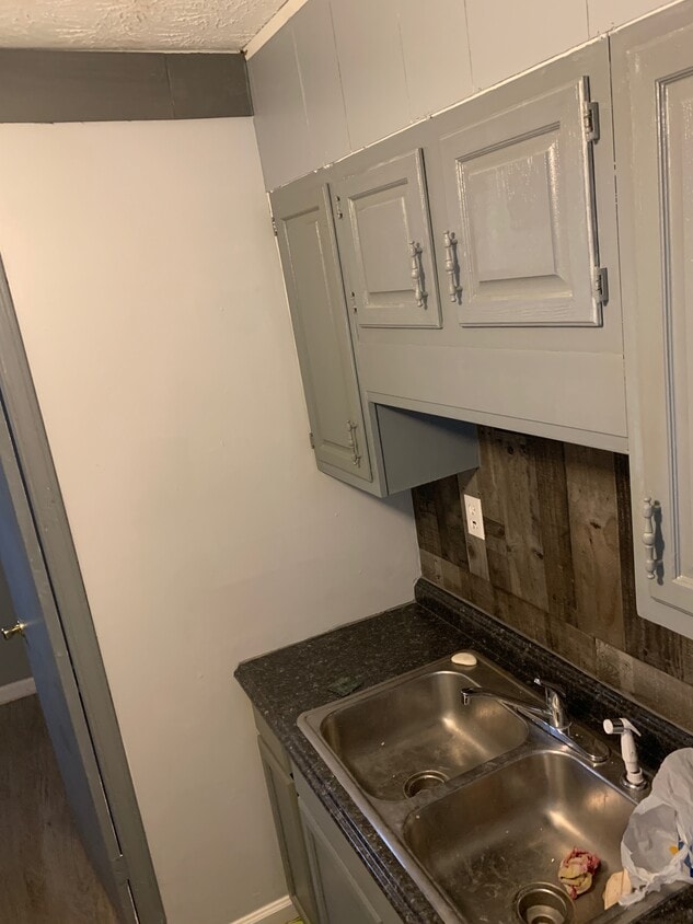 Building Photo - 942 12th Ave