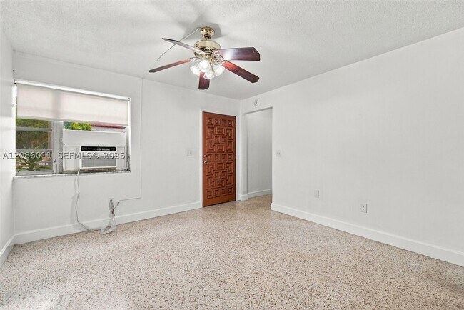Foto del edificio - 882 NW 2nd St