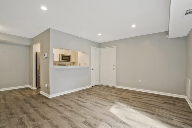 Foto del edificio - 8612 Shadwell Dr