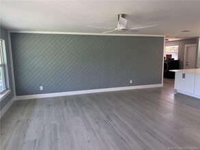 Building Photo - 652 NW Sunset Dr