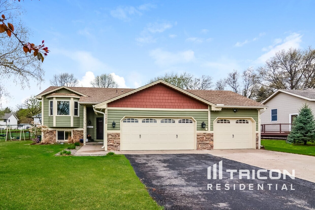 Foto principal - 14358 Bluebird St NW