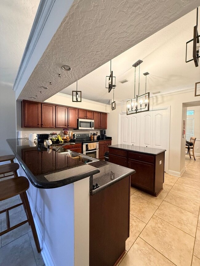 Building Photo - PRIME location Kenwood home with a great backyard!