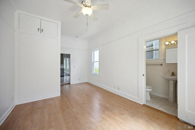 Building Photo - 106 3rd St